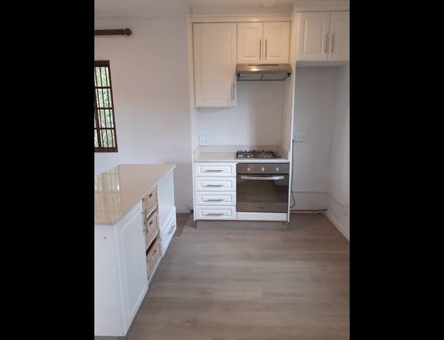 1 BEDROOM FLAT TO LET IN HILLCREST CENTRAL